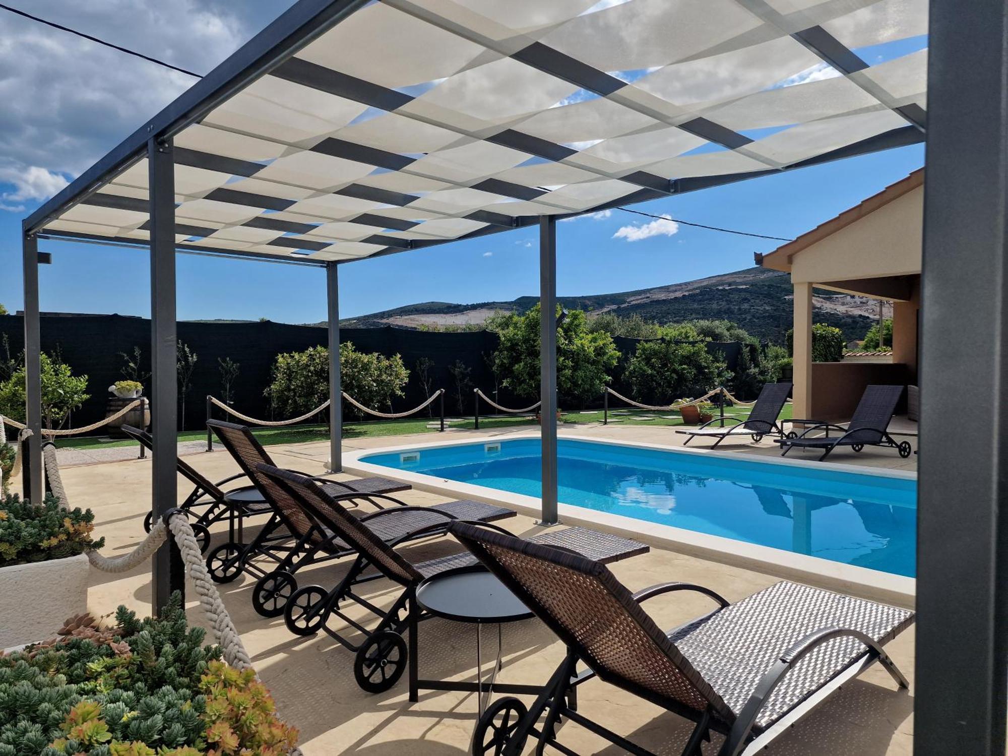 Beautiful Holiday Home "Villa Luka" Kaštel Štafilić Exteriör bild